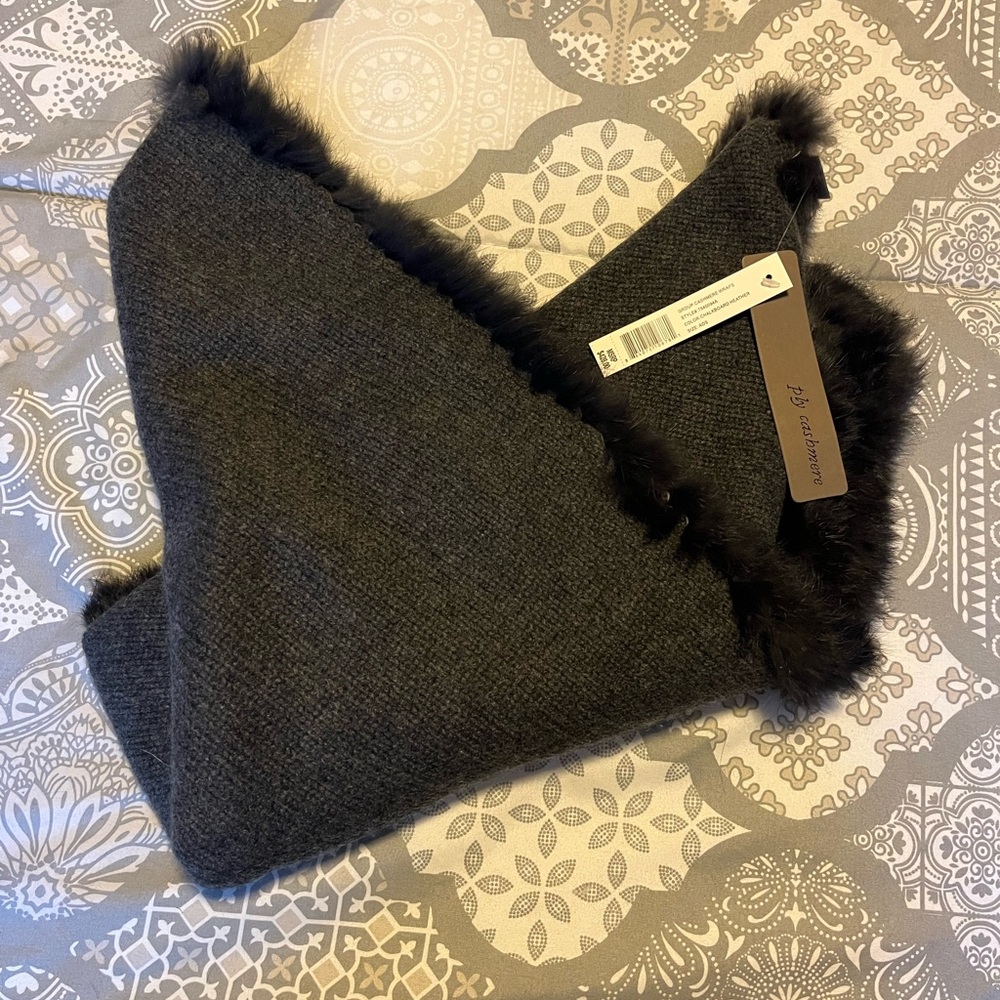 🖤Ply Cashmere 💯 Cashmere and Rabbit Fur Lined Wrap🖤